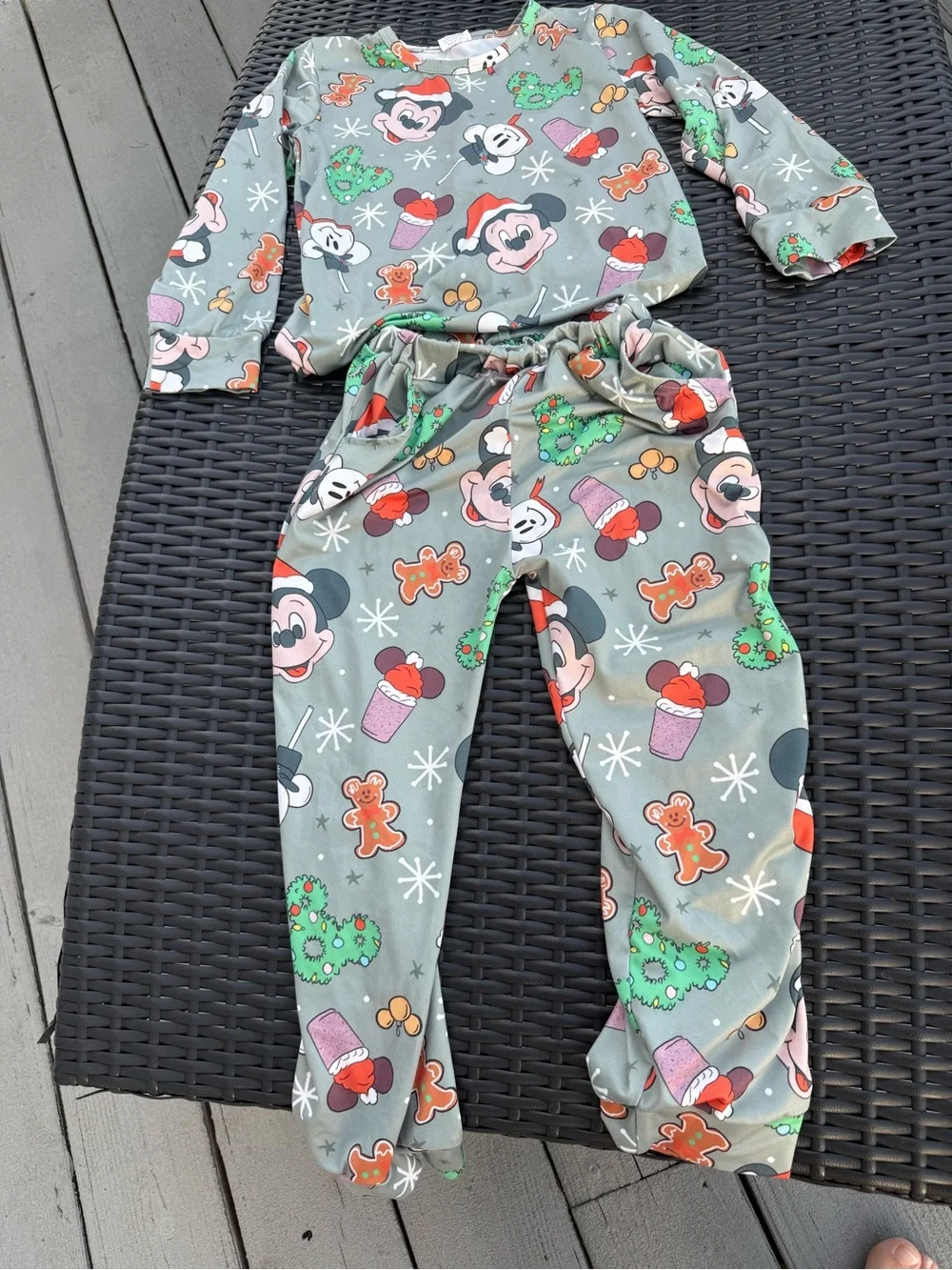 Kids Disney Character Pajama Set 6/7 🎄